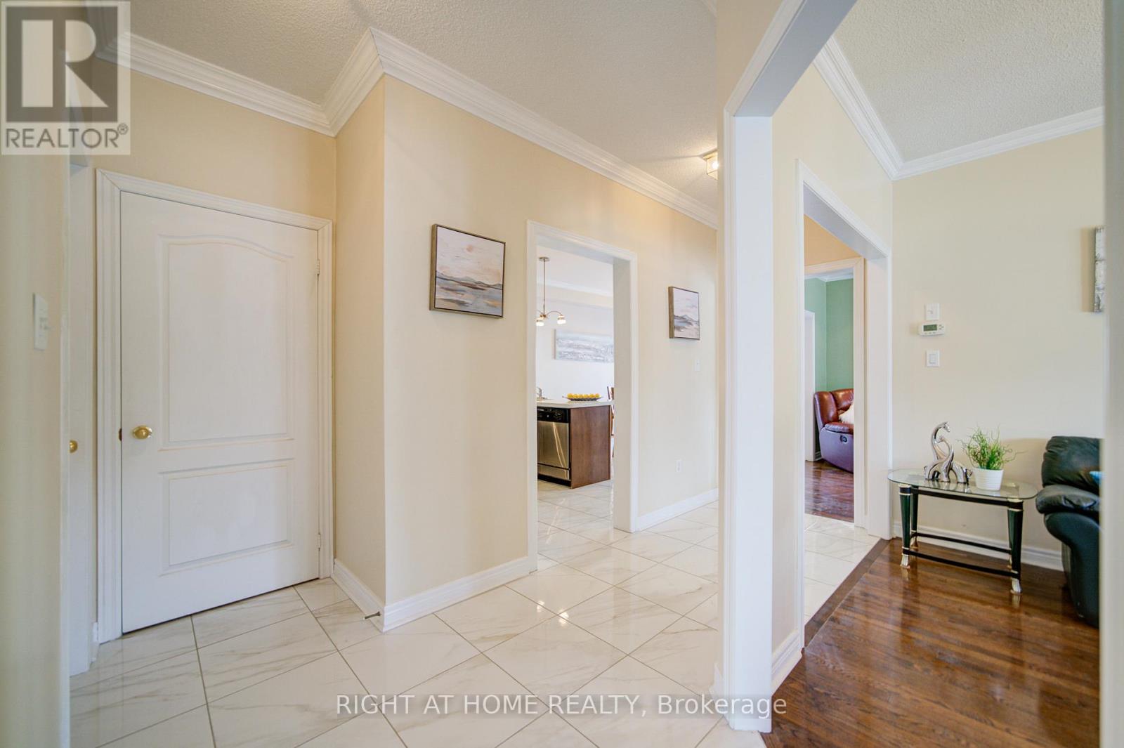 115 Westolivia Trail, Vaughan, Ontario  L4J 0C2 - Photo 6 - N12973202