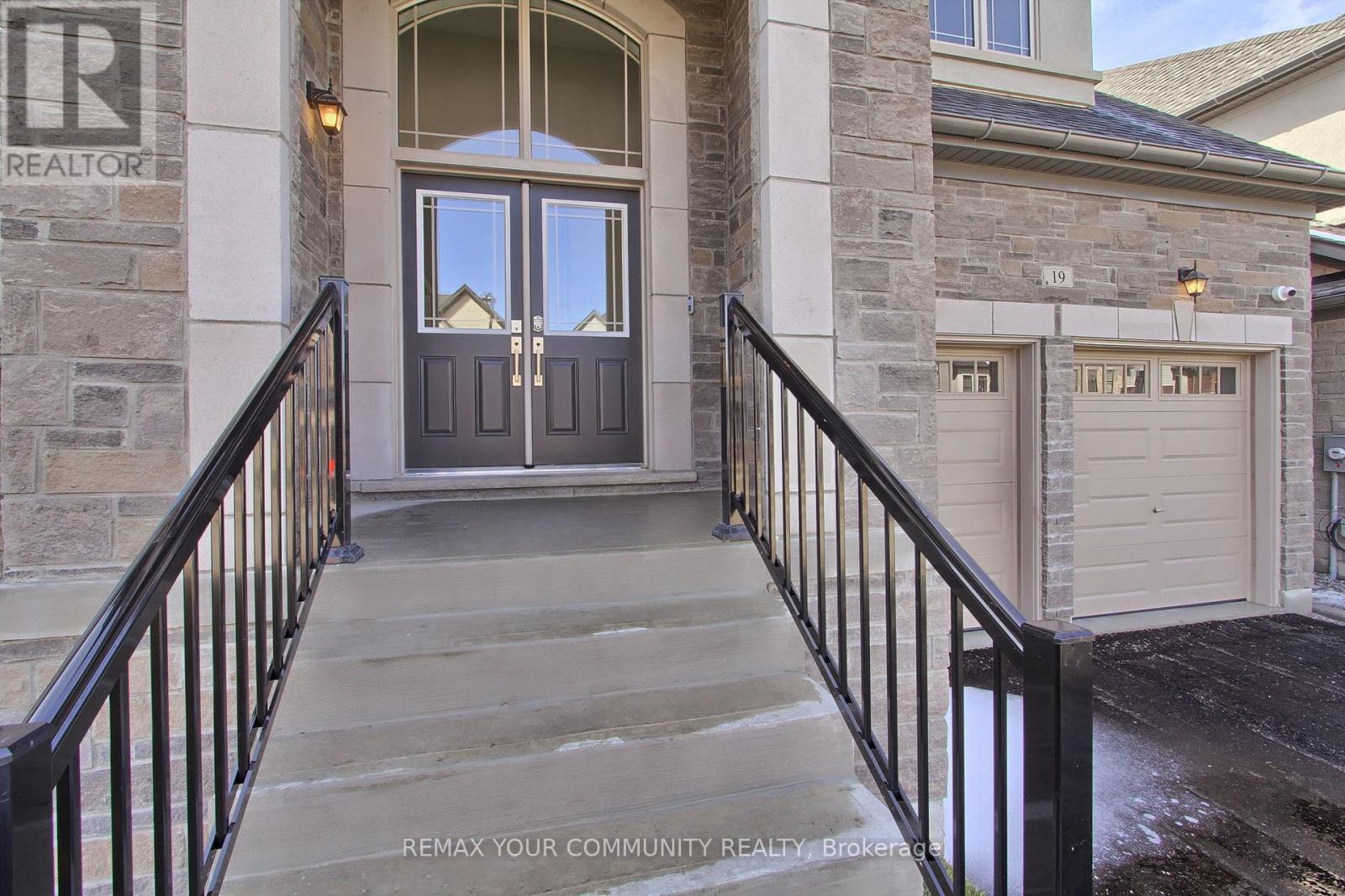 19 Plank Road, Bradford West Gwillimbury (Bond Head), Ontario  L3Z 4N3 - Photo 5 - N12973242