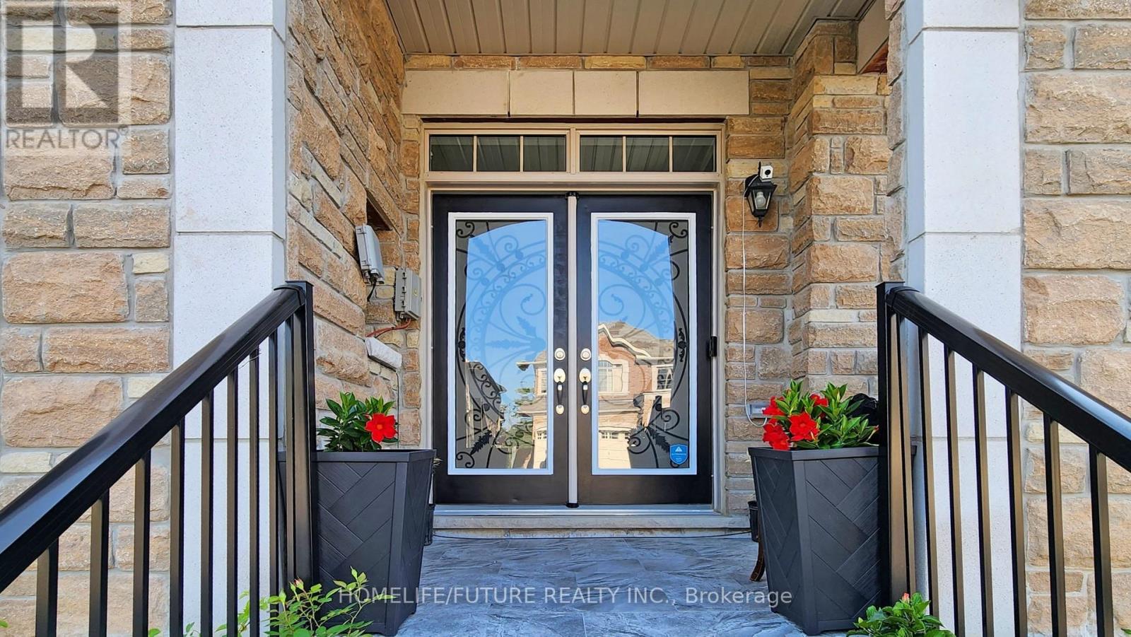 72 Mohandas Drive, Markham, Ontario  L3S 0E4 - Photo 2 - N12973298