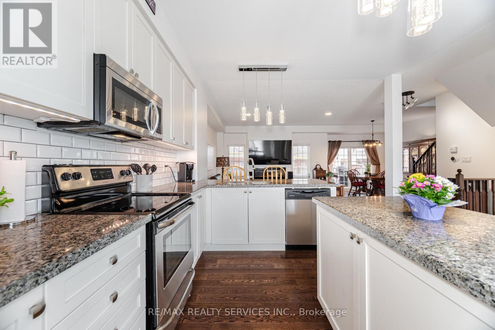 22 Mcdevitt Lane, Caledon, Ontario  L7C 3S2 - Photo 15 - W12461829