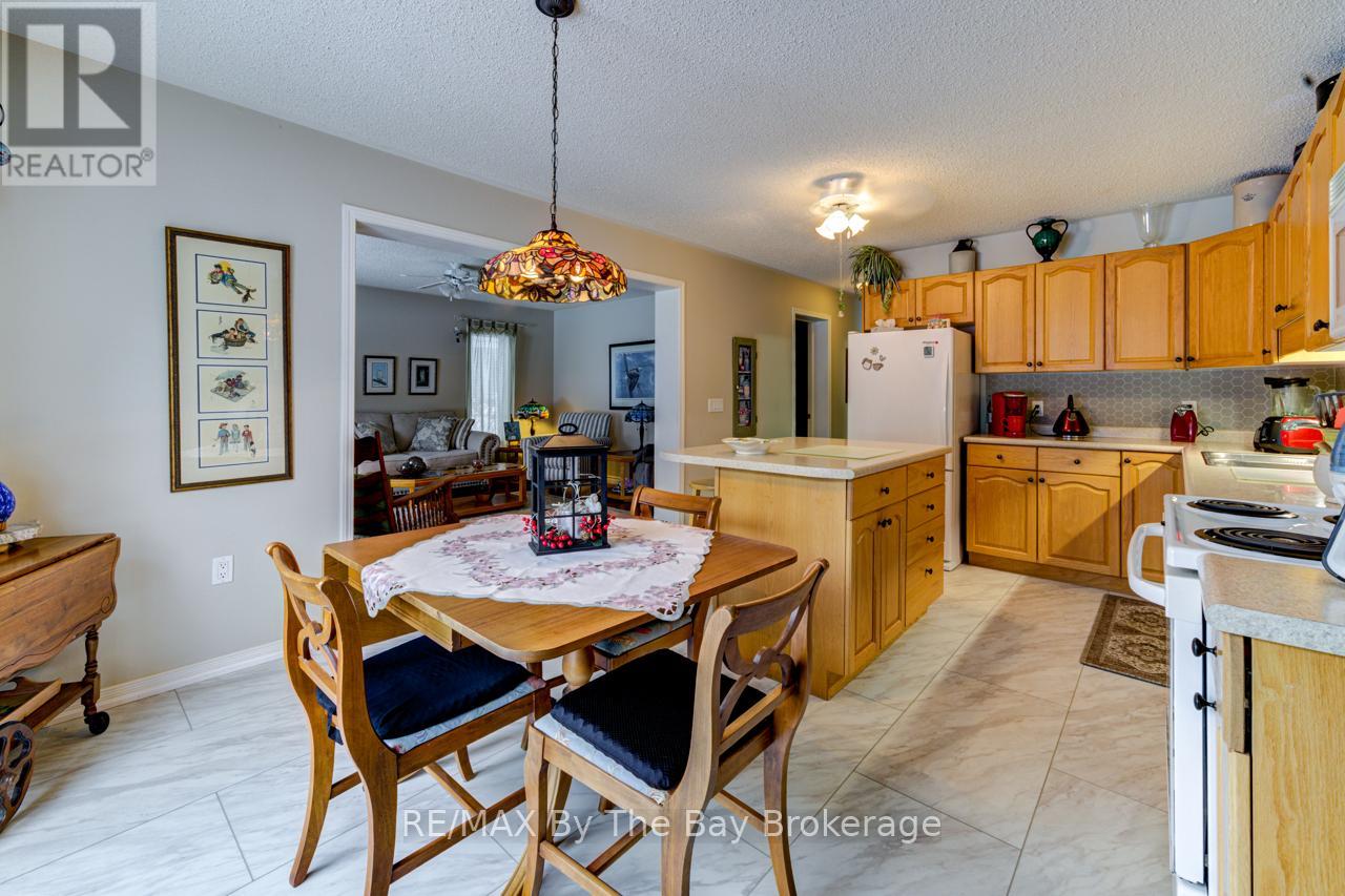 27 Pennsylvania Avenue E, Wasaga Beach, Ontario  L9Z 3A8 - Photo 14 - S12670458