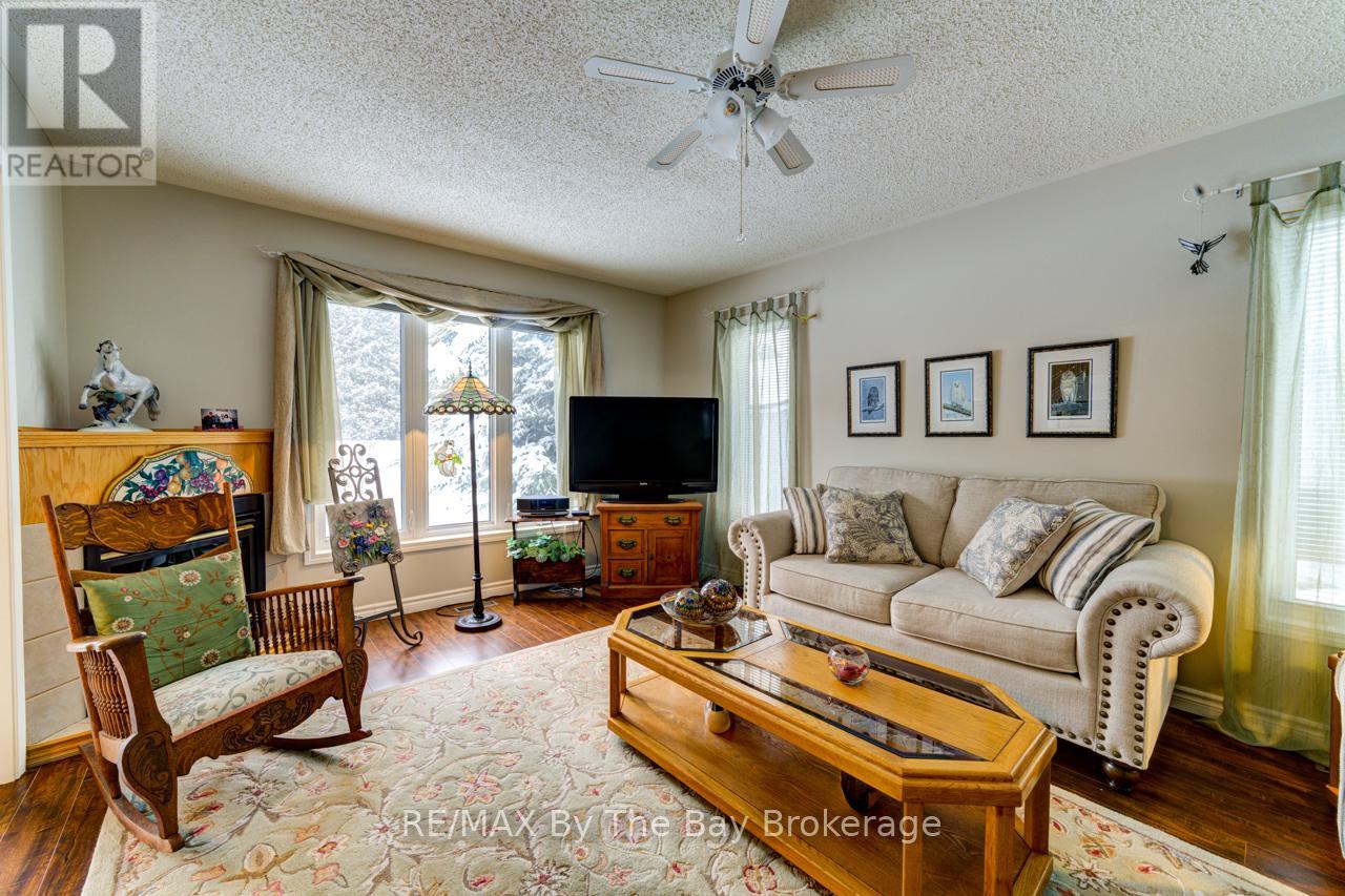 27 Pennsylvania Avenue E, Wasaga Beach, Ontario  L9Z 3A8 - Photo 18 - S12670458