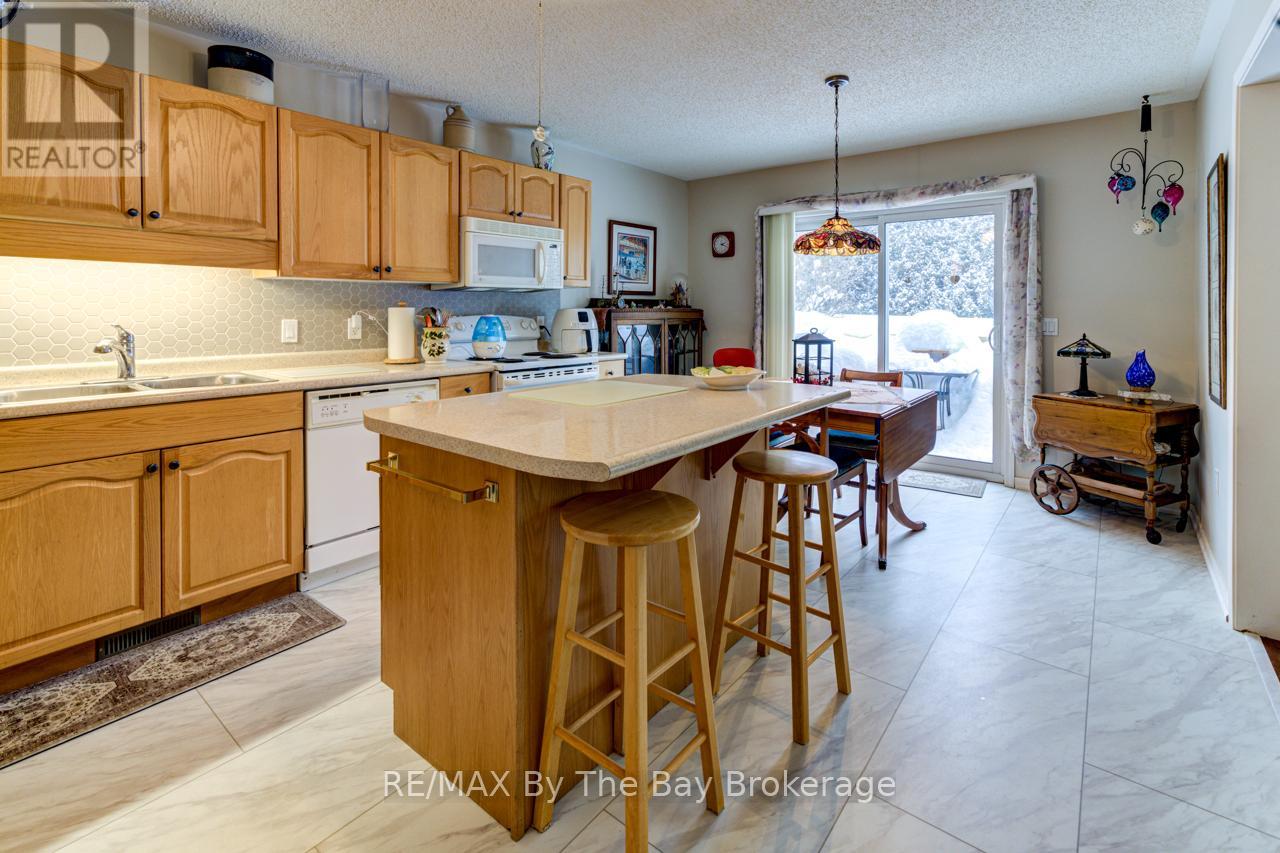 27 Pennsylvania Avenue E, Wasaga Beach, Ontario  L9Z 3A8 - Photo 3 - S12670458