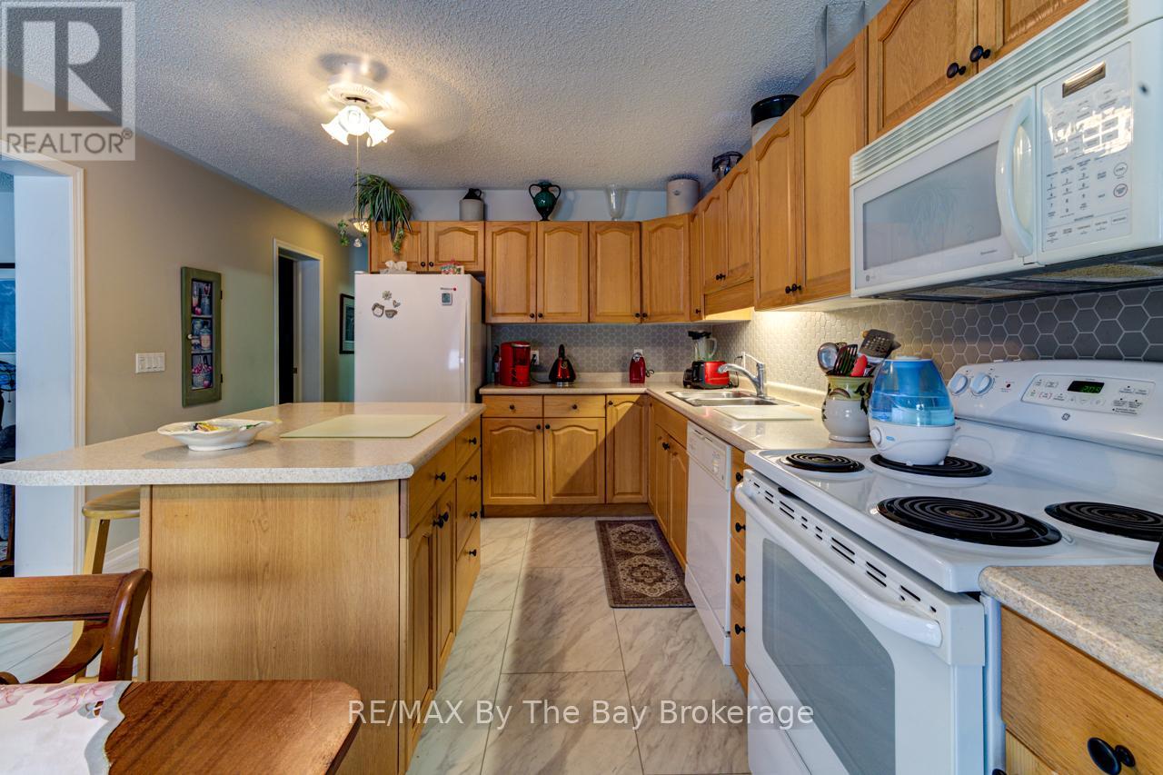 27 Pennsylvania Avenue E, Wasaga Beach, Ontario  L9Z 3A8 - Photo 6 - S12670458