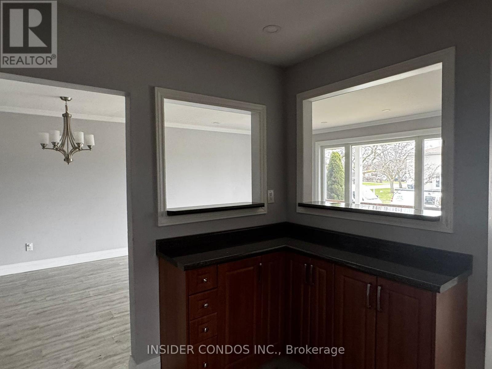 Upper - 49 Doncaster Drive, Brampton, Ontario  L6T 1S8 - Photo 9 - W12973208