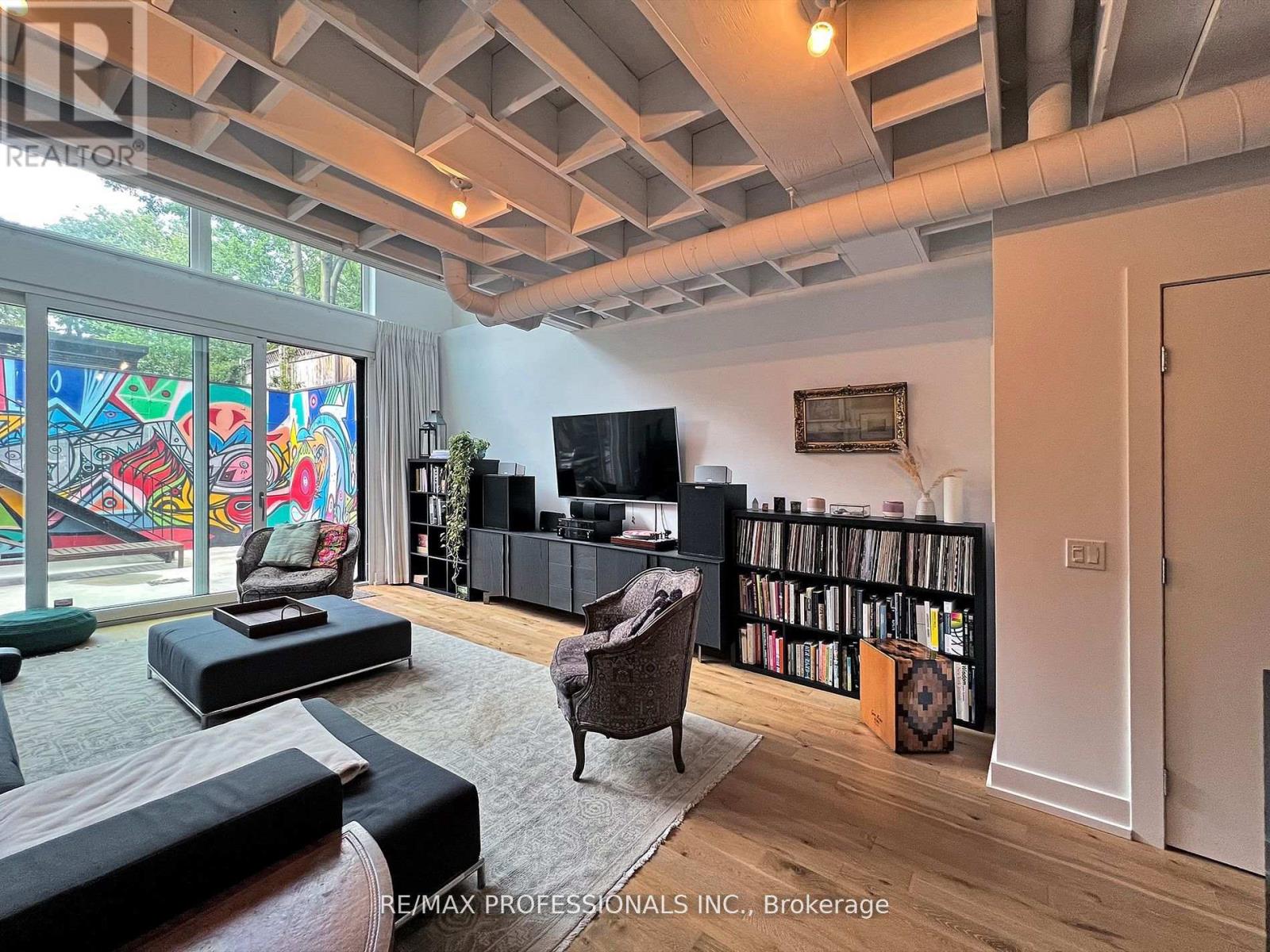 B - 60 Melbourne Avenue, Toronto, Ontario  M6K 1K7 - Photo 10 - W12973254