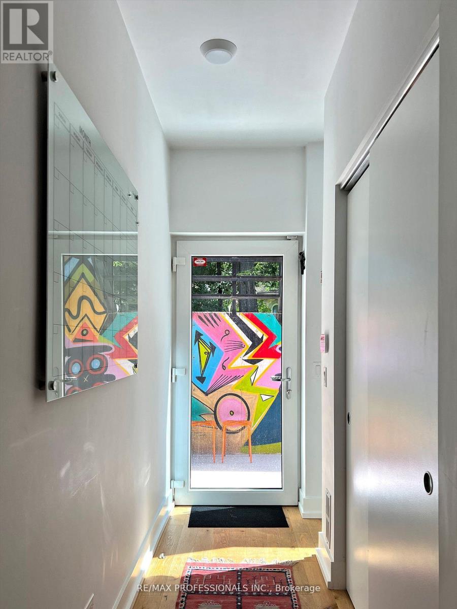 B - 60 Melbourne Avenue, Toronto, Ontario  M6K 1K7 - Photo 14 - W12973254