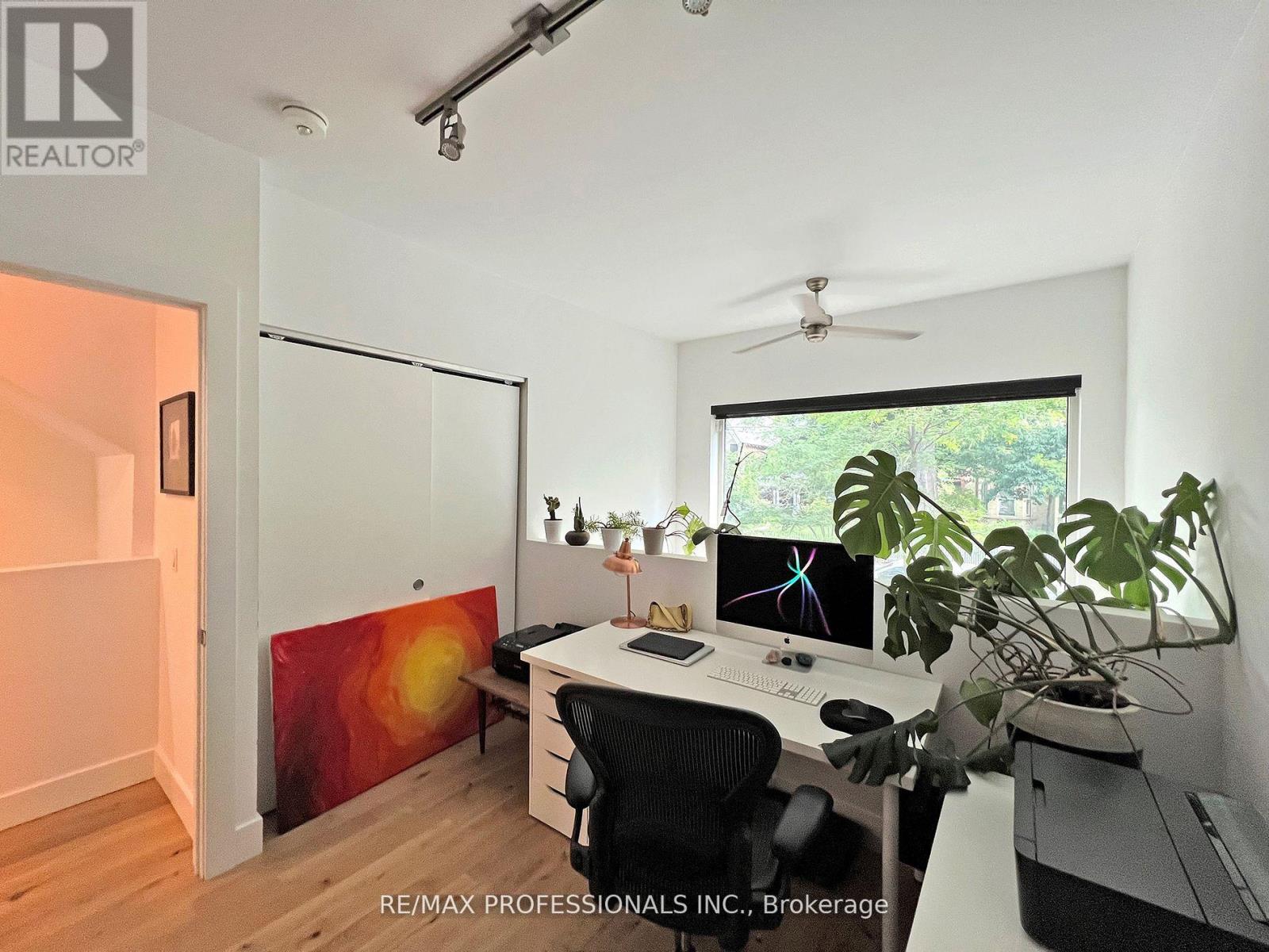 B - 60 Melbourne Avenue, Toronto, Ontario  M6K 1K7 - Photo 18 - W12973254