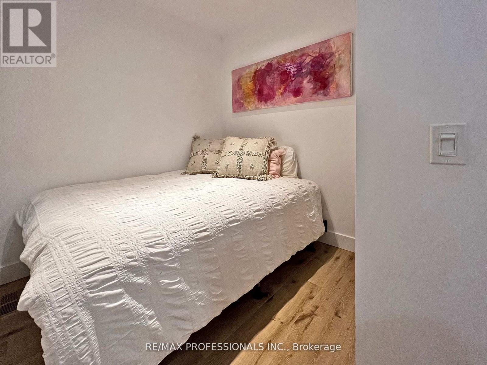 B - 60 Melbourne Avenue, Toronto, Ontario  M6K 1K7 - Photo 20 - W12973254