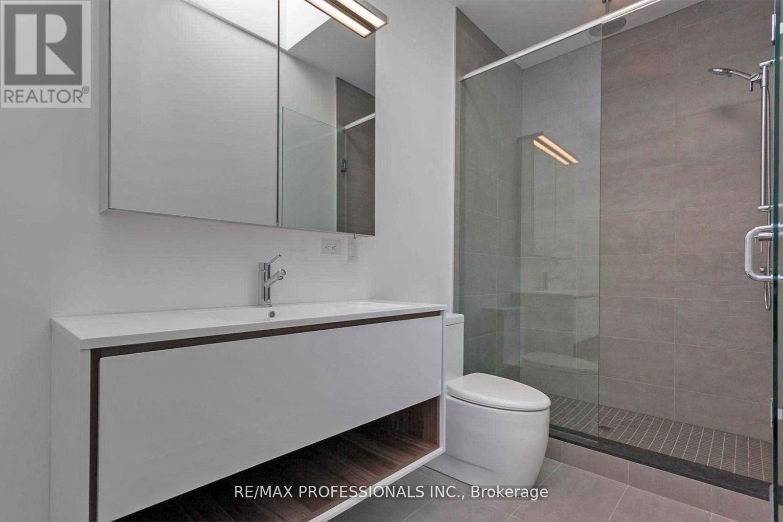 B - 60 Melbourne Avenue, Toronto, Ontario  M6K 1K7 - Photo 24 - W12973254