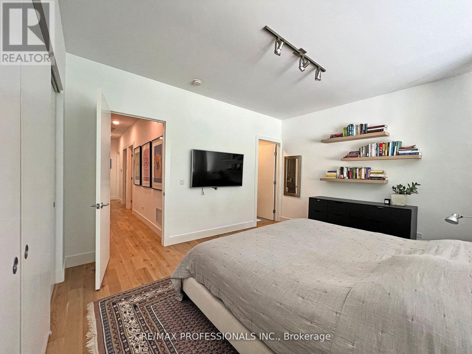 B - 60 Melbourne Avenue, Toronto, Ontario  M6K 1K7 - Photo 25 - W12973254