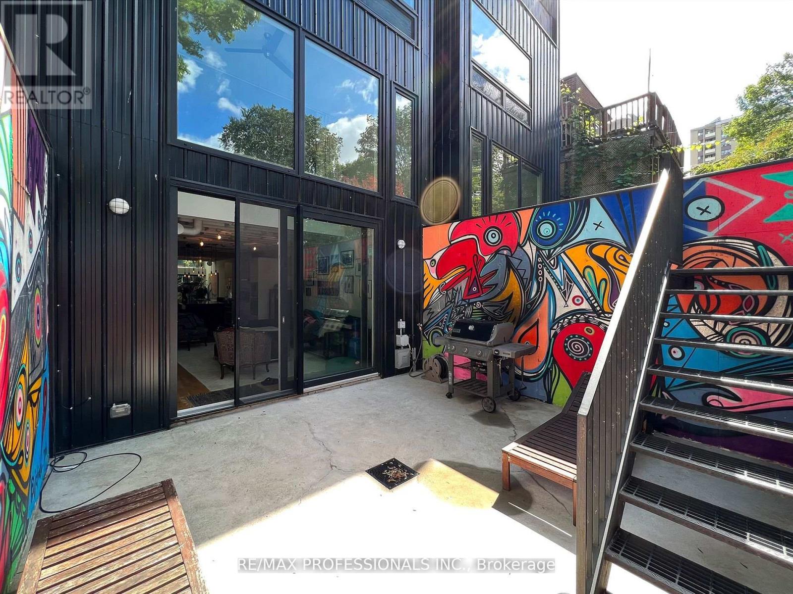 B - 60 Melbourne Avenue, Toronto, Ontario  M6K 1K7 - Photo 30 - W12973254