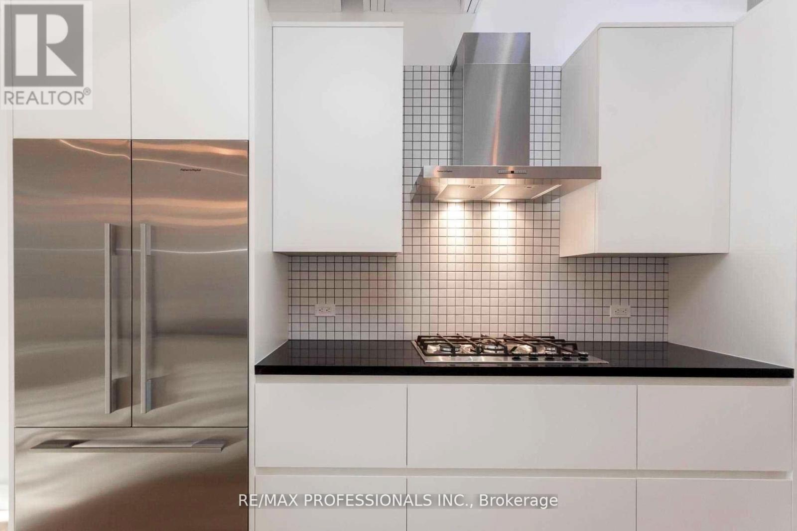 B - 60 Melbourne Avenue, Toronto, Ontario  M6K 1K7 - Photo 5 - W12973254