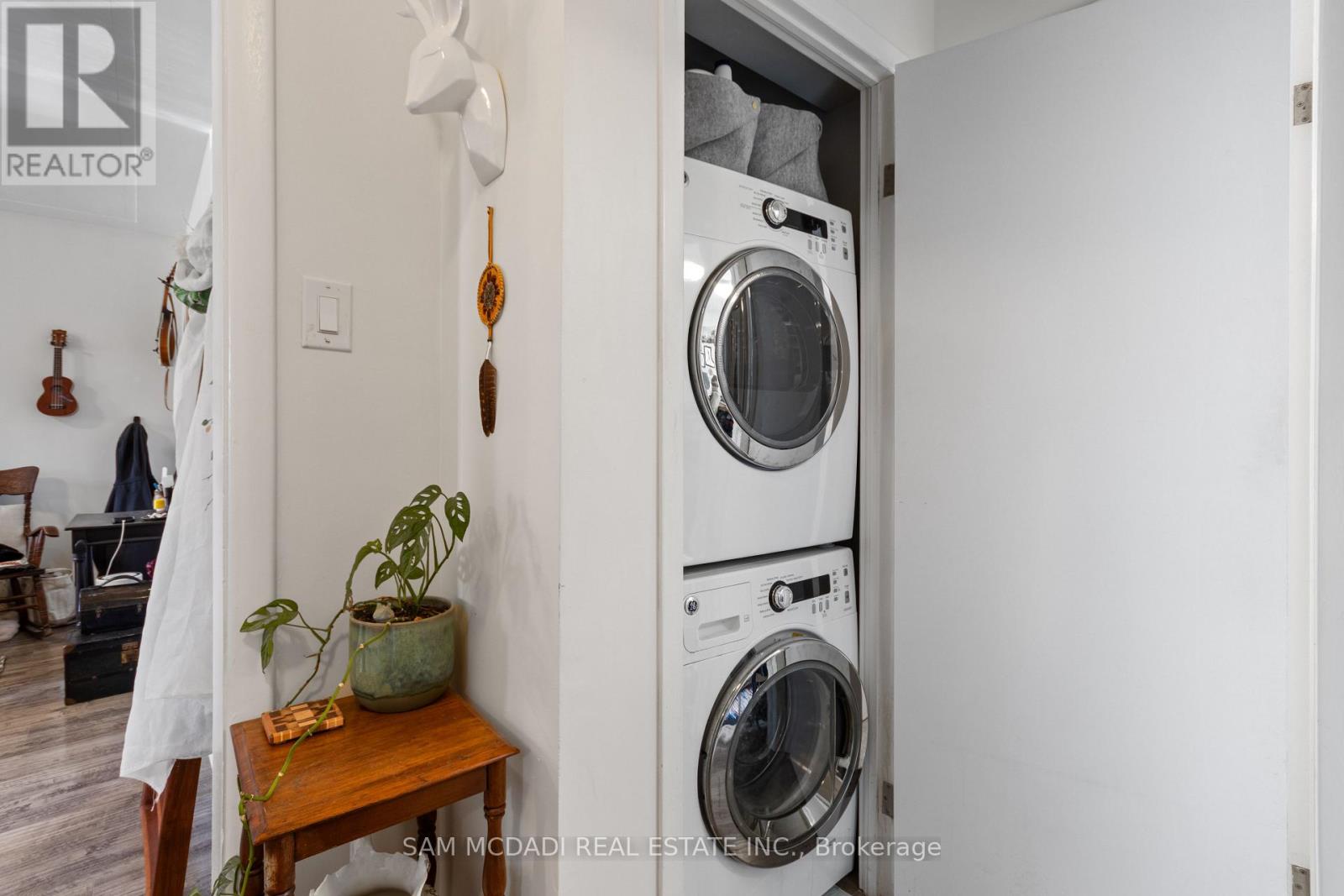 2432 First Street, Burlington, Ontario  L7R 1C6 - Photo 11 - W12973256