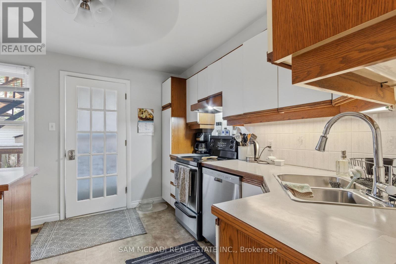 2432 First Street, Burlington, Ontario  L7R 1C6 - Photo 15 - W12973256