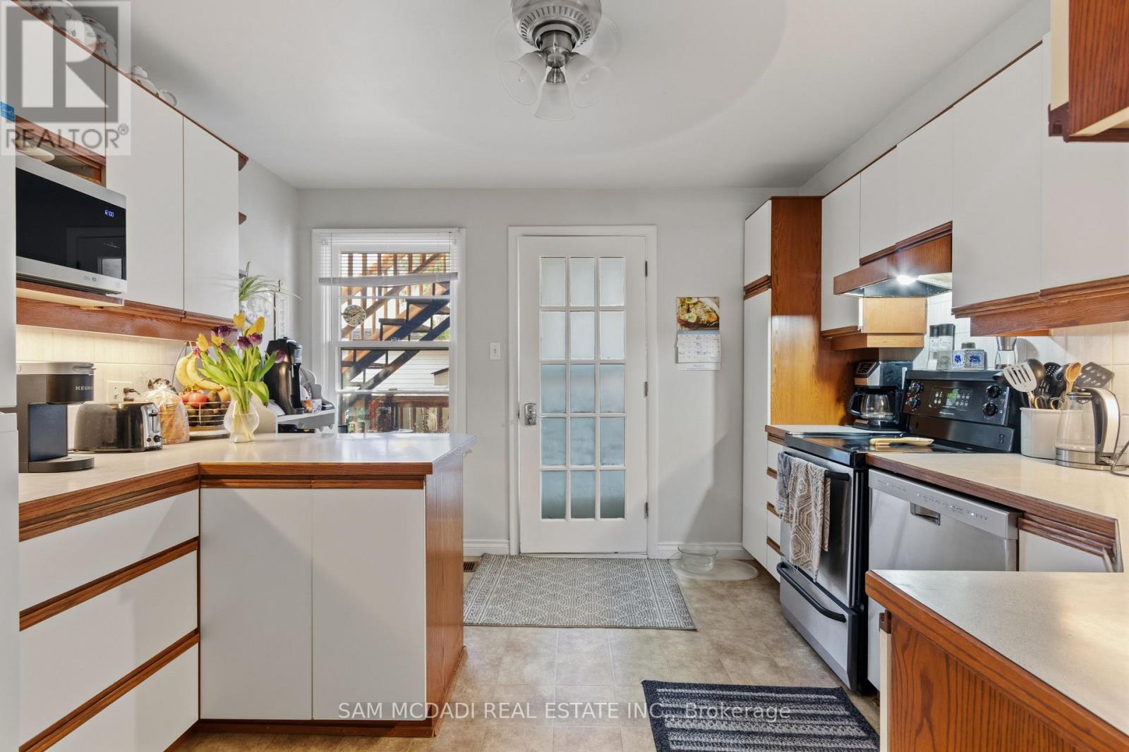 2432 First Street, Burlington, Ontario  L7R 1C6 - Photo 16 - W12973256