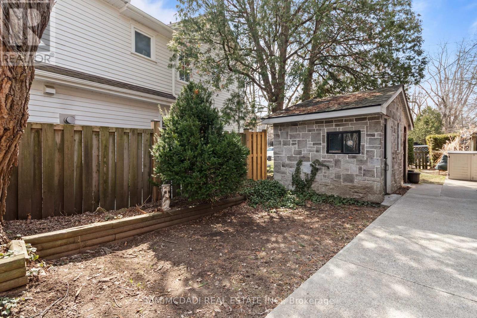 2432 First Street, Burlington, Ontario  L7R 1C6 - Photo 22 - W12973256