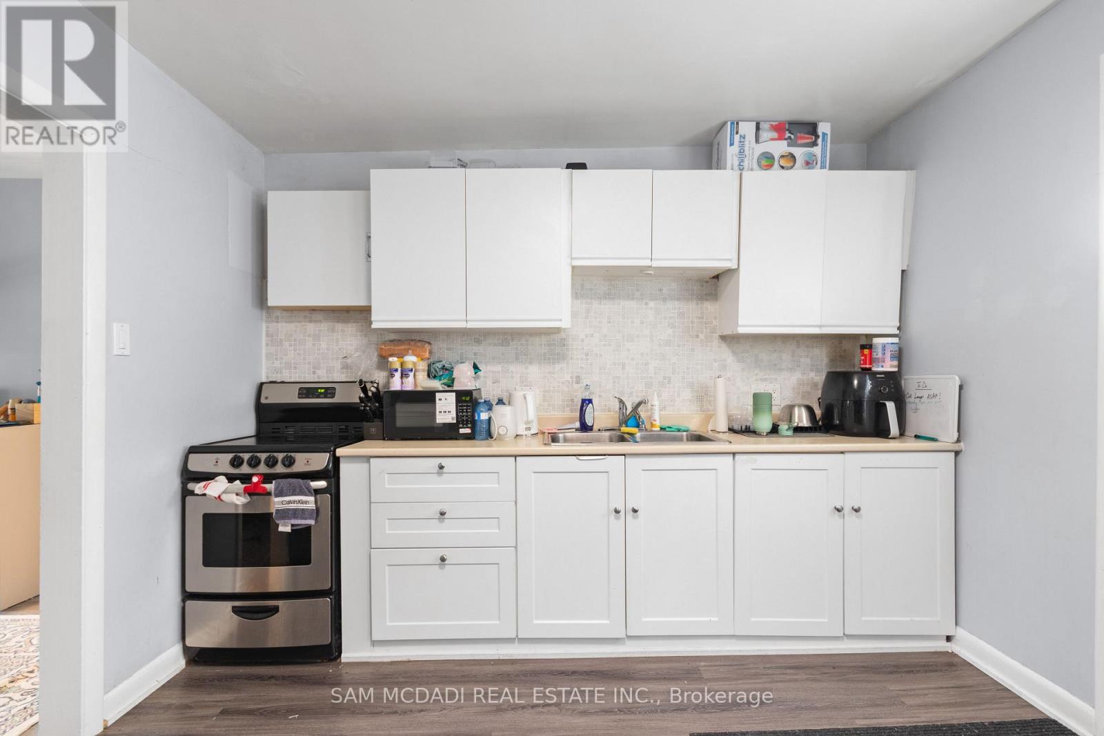 2432 First Street, Burlington, Ontario  L7R 1C6 - Photo 3 - W12973256