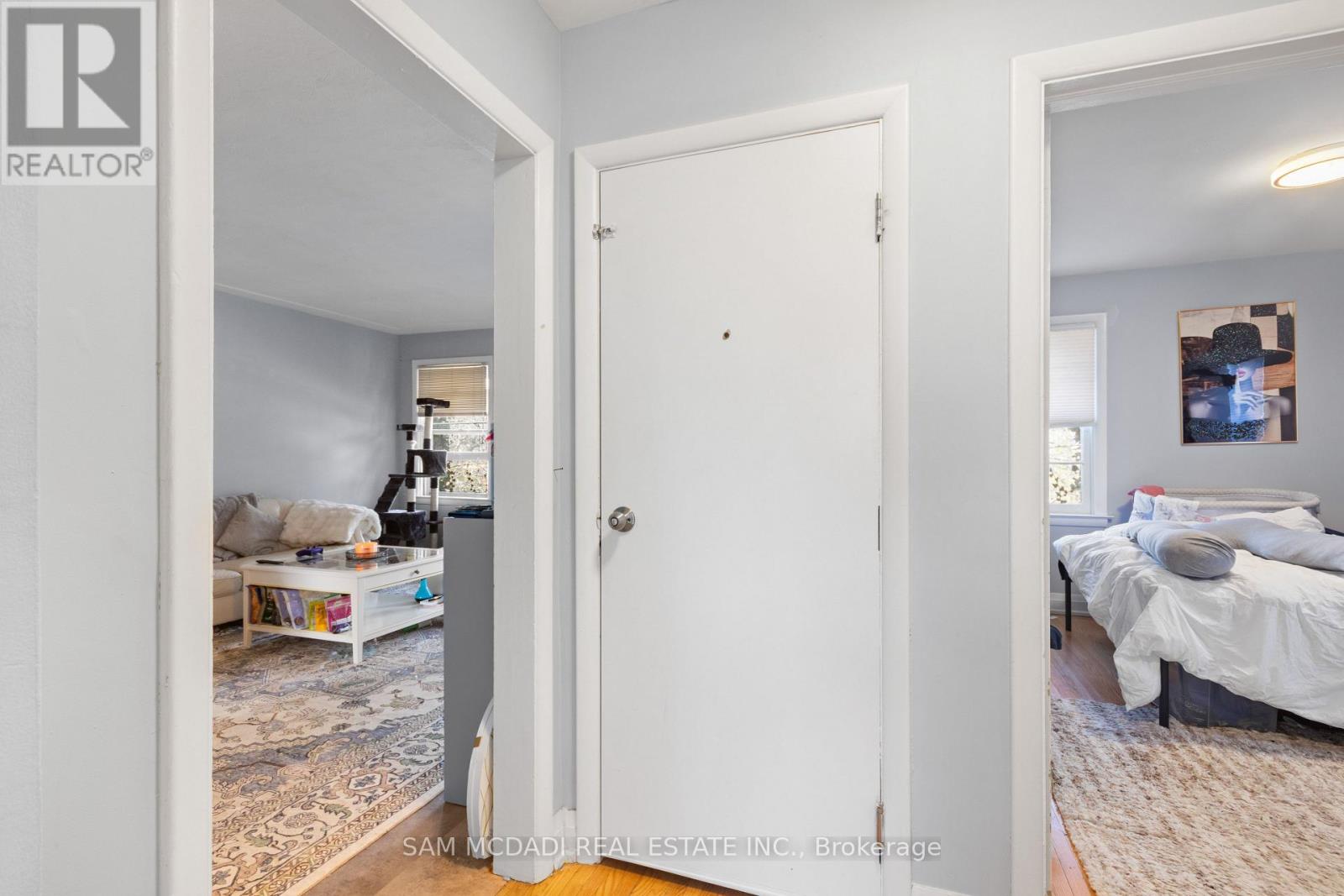 2432 First Street, Burlington, Ontario  L7R 1C6 - Photo 5 - W12973256