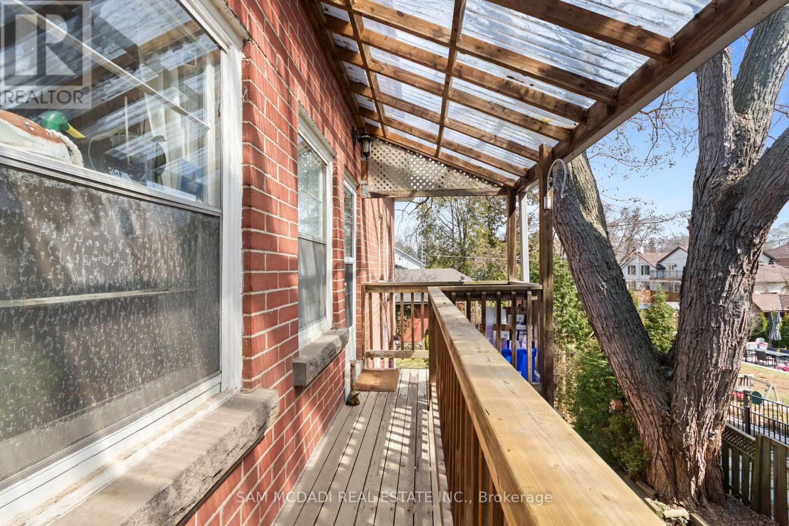 2432 First Street, Burlington, Ontario  L7R 1C6 - Photo 7 - W12973256