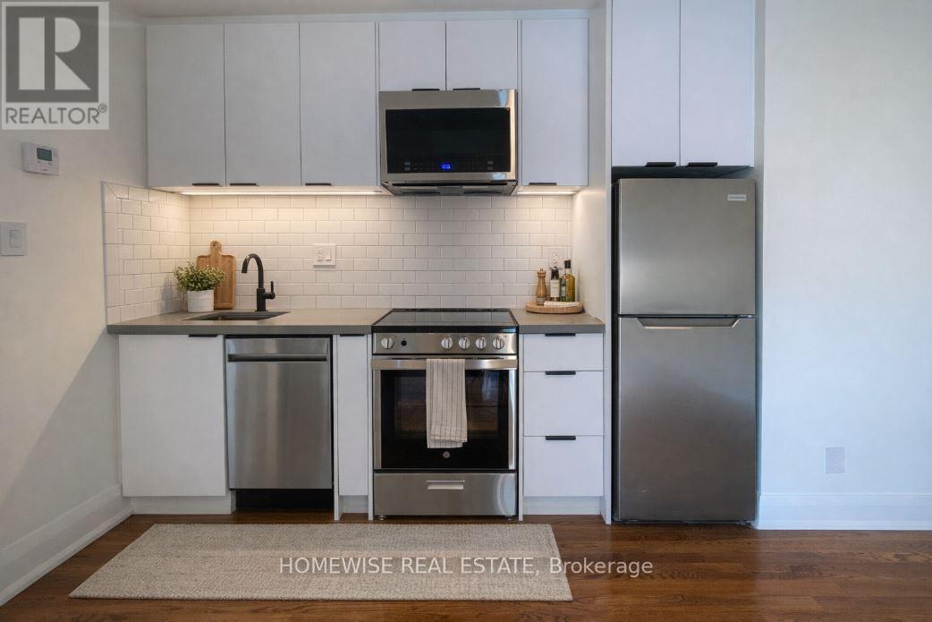 101 - 5 High Park Boulevard, Toronto, Ontario  M6R 1M5 - Photo 2 - W12973266