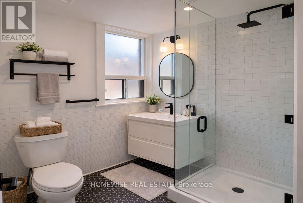 101 - 5 High Park Boulevard, Toronto, Ontario  M6R 1M5 - Photo 6 - W12973266