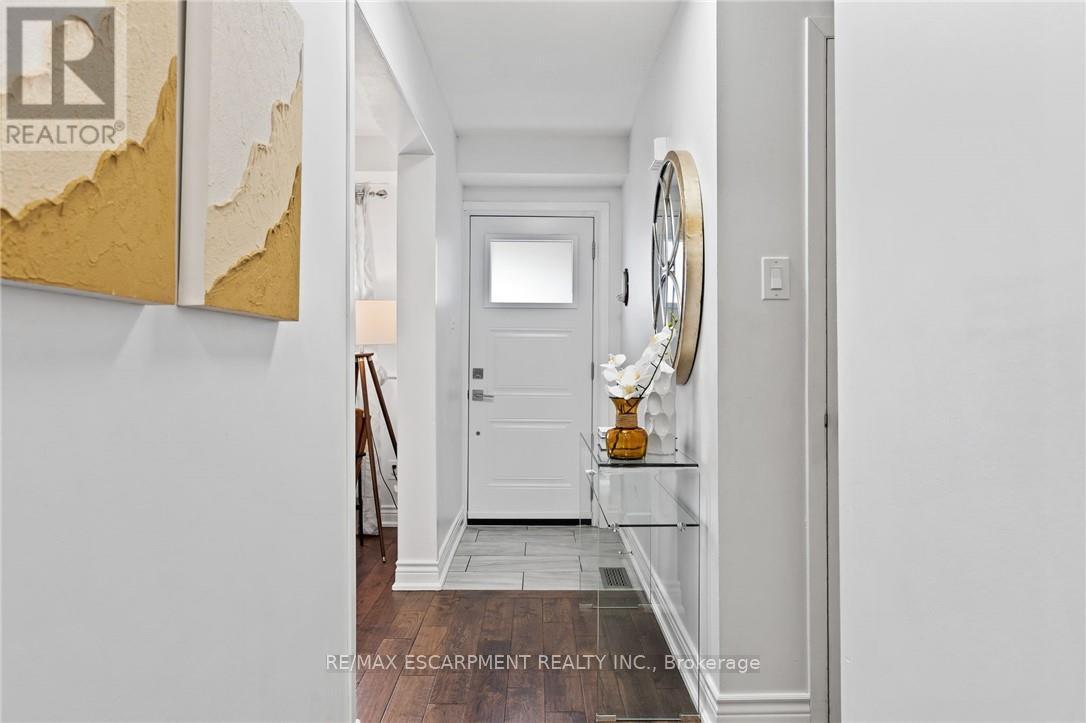 2685 Los Palmas Court, Mississauga, Ontario  L5N 2G6 - Photo 2 - W12973318