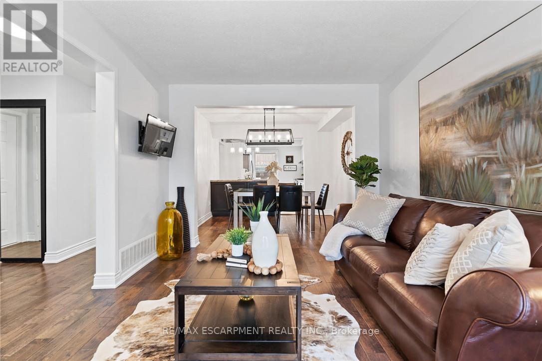 2685 Los Palmas Court, Mississauga, Ontario  L5N 2G6 - Photo 5 - W12973318