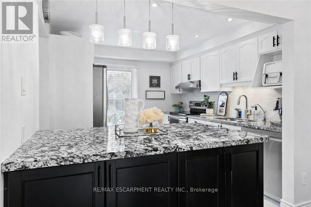 2685 Los Palmas Court, Mississauga, Ontario  L5N 2G6 - Photo 7 - W12973318