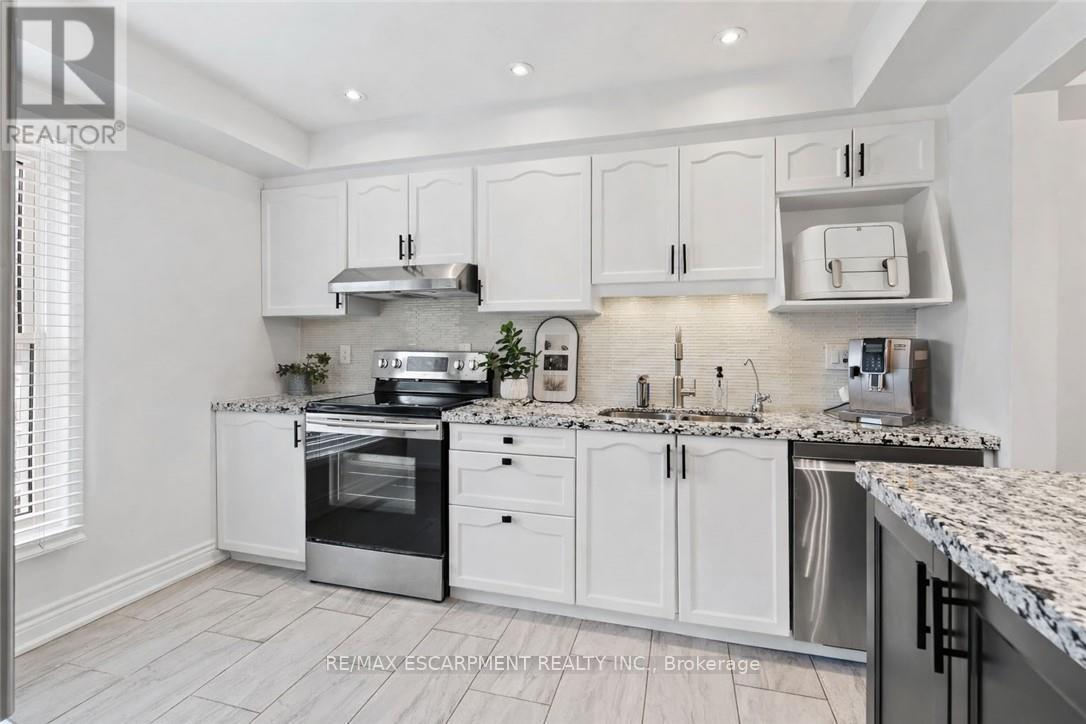 2685 Los Palmas Court, Mississauga, Ontario  L5N 2G6 - Photo 8 - W12973318