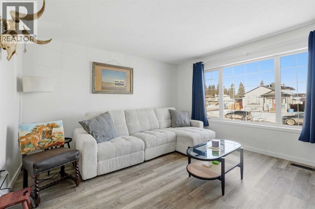 5807 44 Avenue, Rocky Mountain House, Alberta  T4T 0A1 - Photo 4 - A2283482