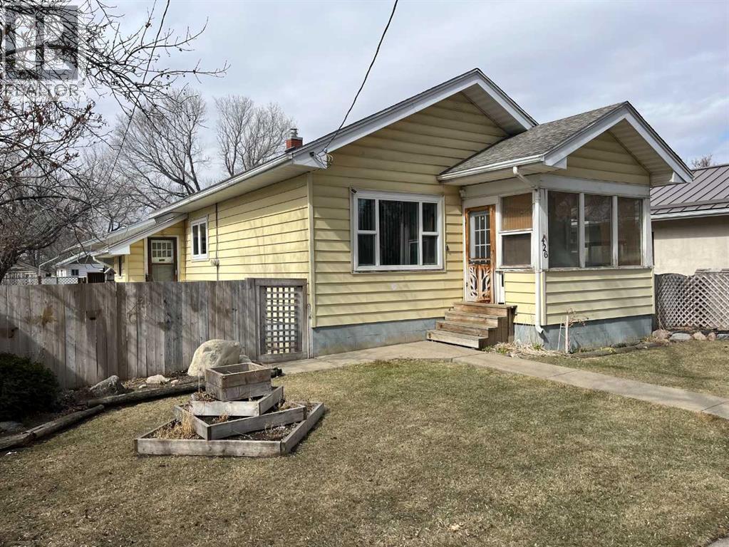 426 12b Street N, Lethbridge, Alberta  T1H 0M7 - Photo 2 - A2298320
