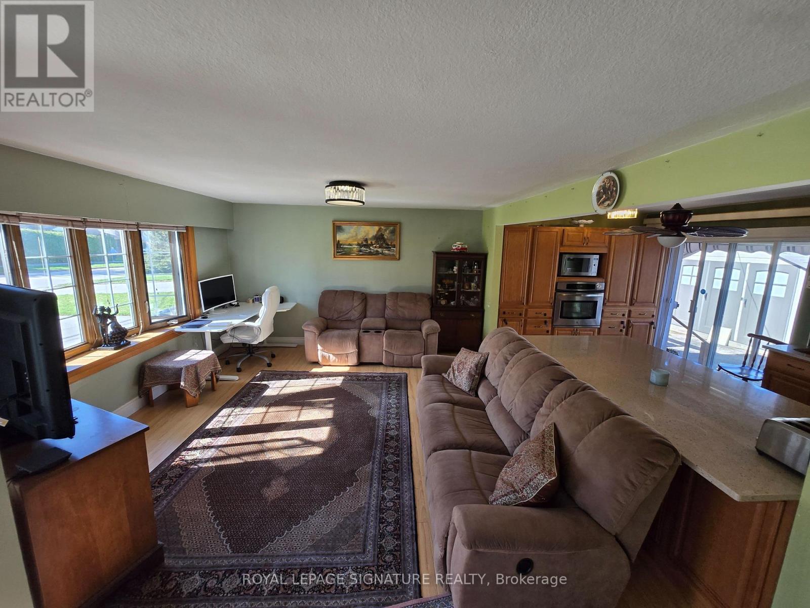 601 Conacher Drive, Toronto (Newtonbrook East), Ontario  M2M 3M9 - Photo 3 - C12967214