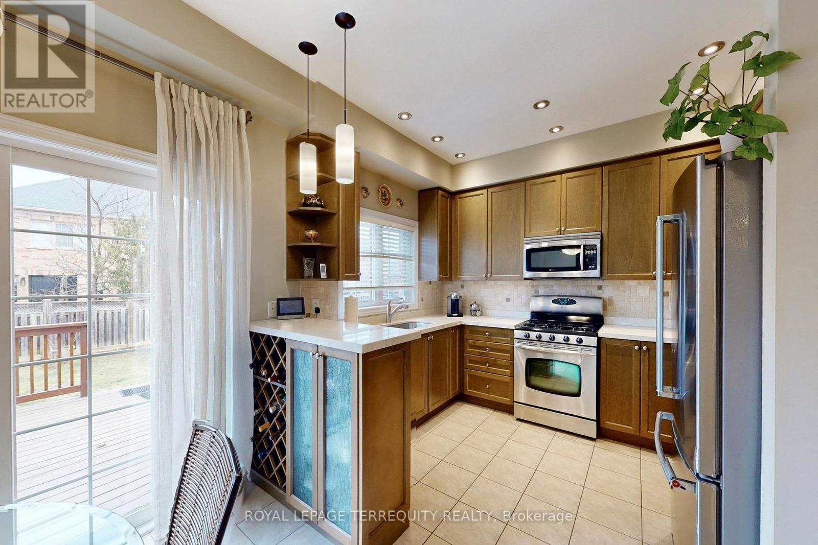 51 Donzi Lane, Vaughan, Ontario  L6A 0G8 - Photo 7 - N12886992