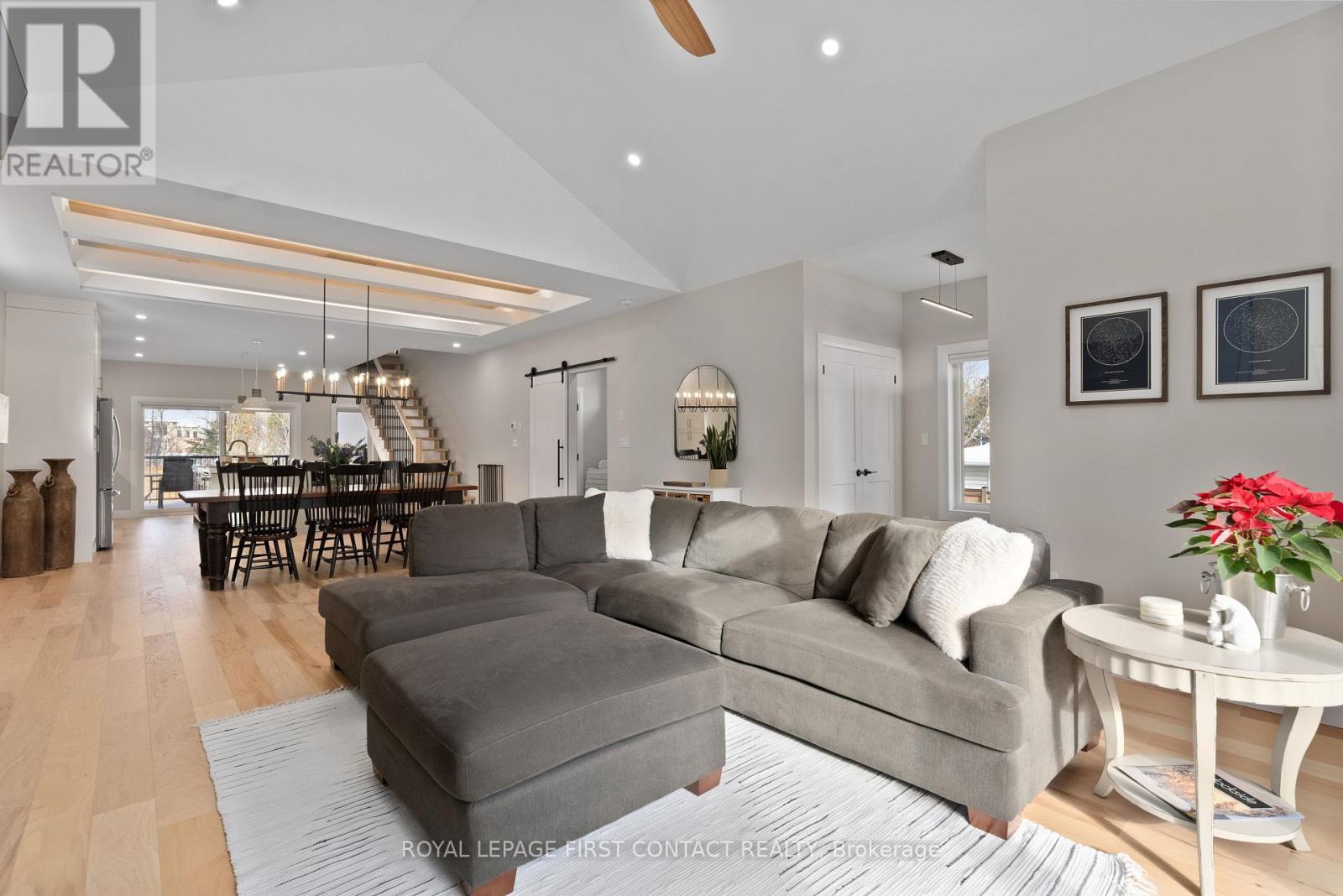 18 Lakeview Road, Oro-Medonte, Ontario  L0L 2E0 - Photo 5 - S12657214