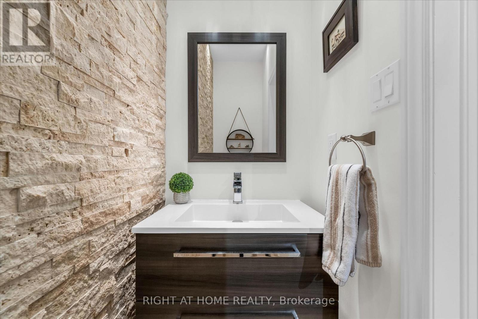 87 Newcombe Road, Hamilton, Ontario  L9H 0A6 - Photo 16 - X12973308