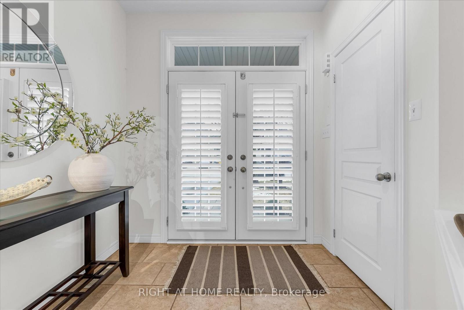 87 Newcombe Road, Hamilton, Ontario  L9H 0A6 - Photo 4 - X12973308