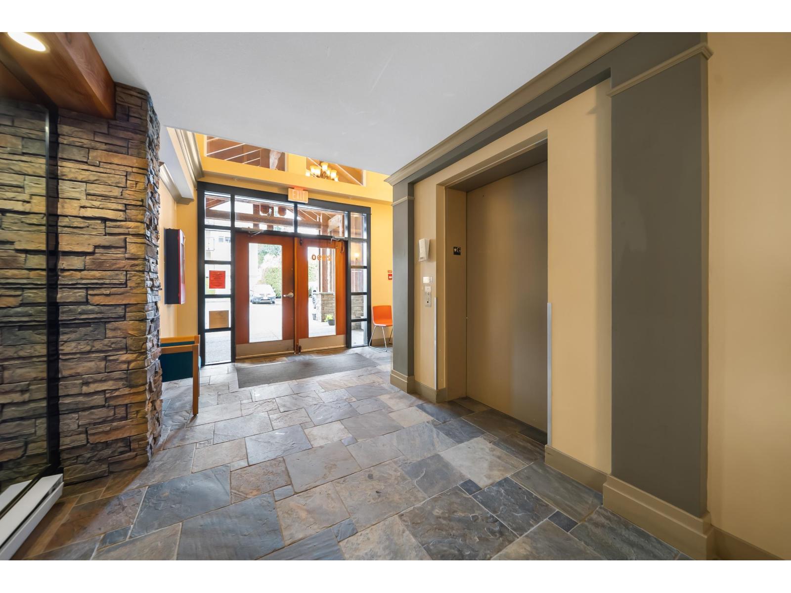 311 2990 Boulder Street, Abbotsford, British Columbia  V2T 3P8 - Photo 2 - R3107256