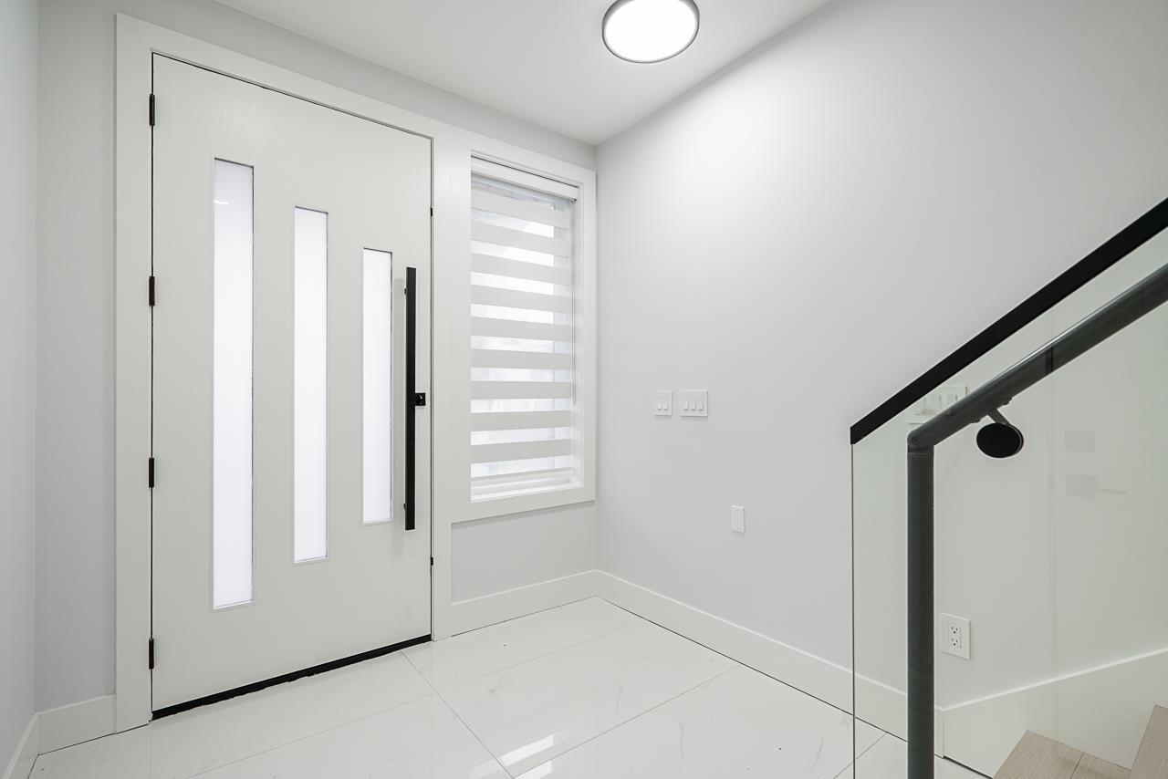 101 16649 18a Avenue, Surrey, British Columbia V3Z 9X5 - Photo 3 - R3108477