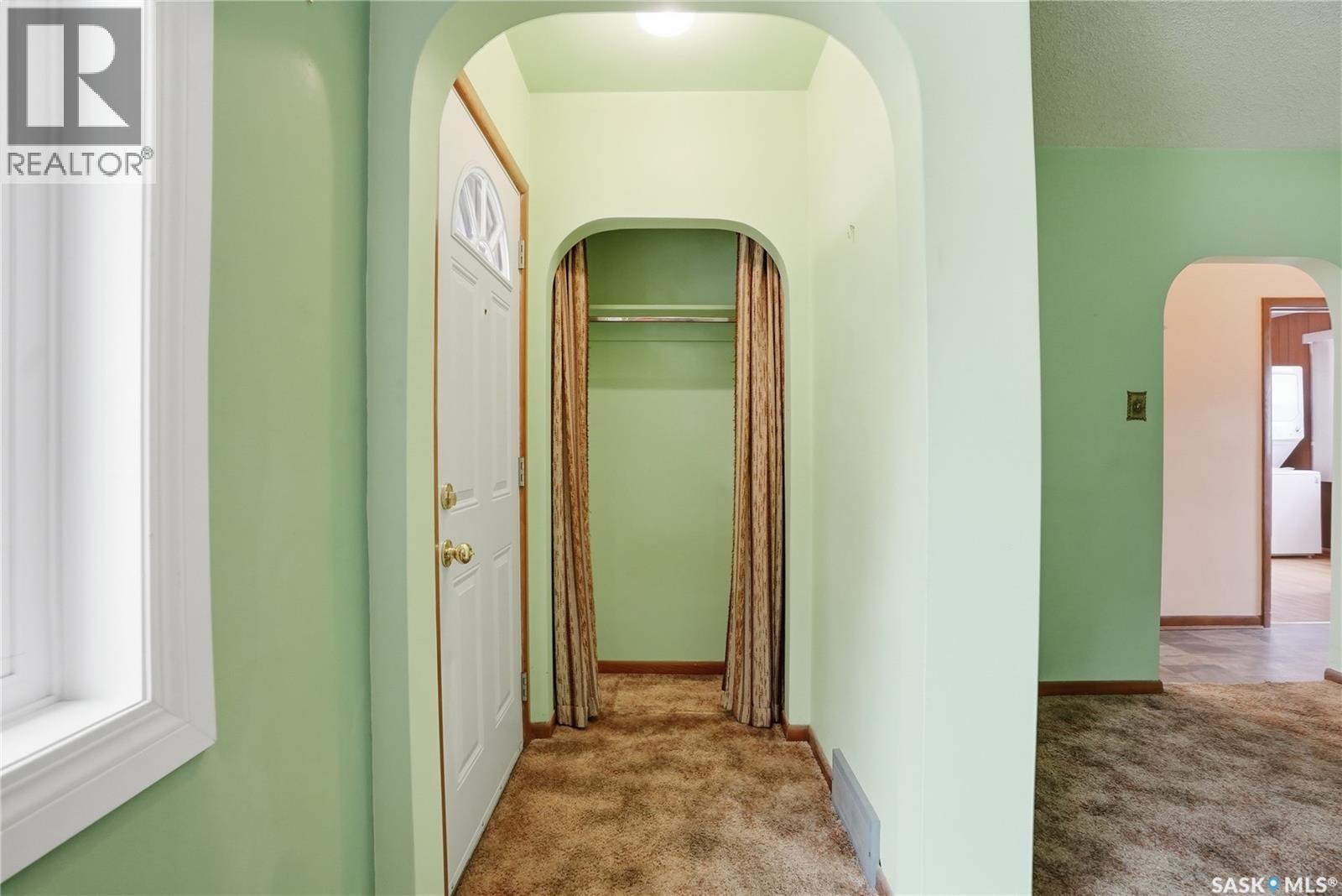 2204 York Avenue, Saskatoon, Saskatchewan  S7J 1J1 - Photo 4 - SK032283