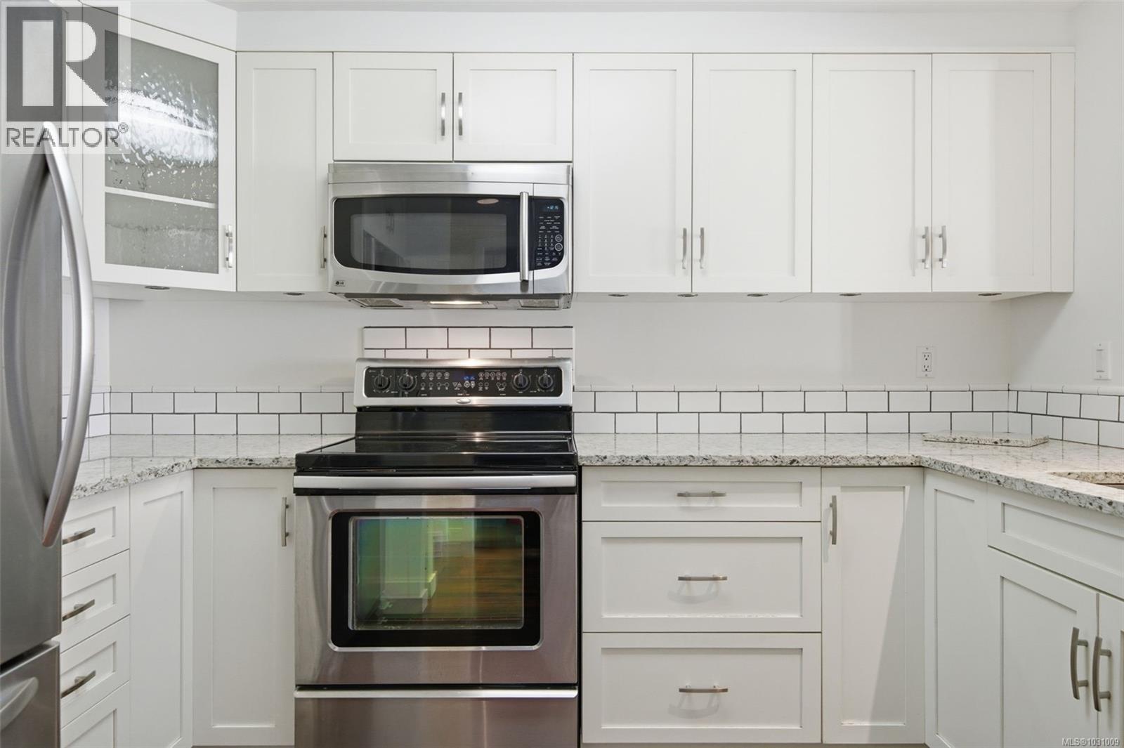 2 10471 Resthaven Dr, Sidney, British Columbia  V8L 3H6 - Photo 4 - 1031009