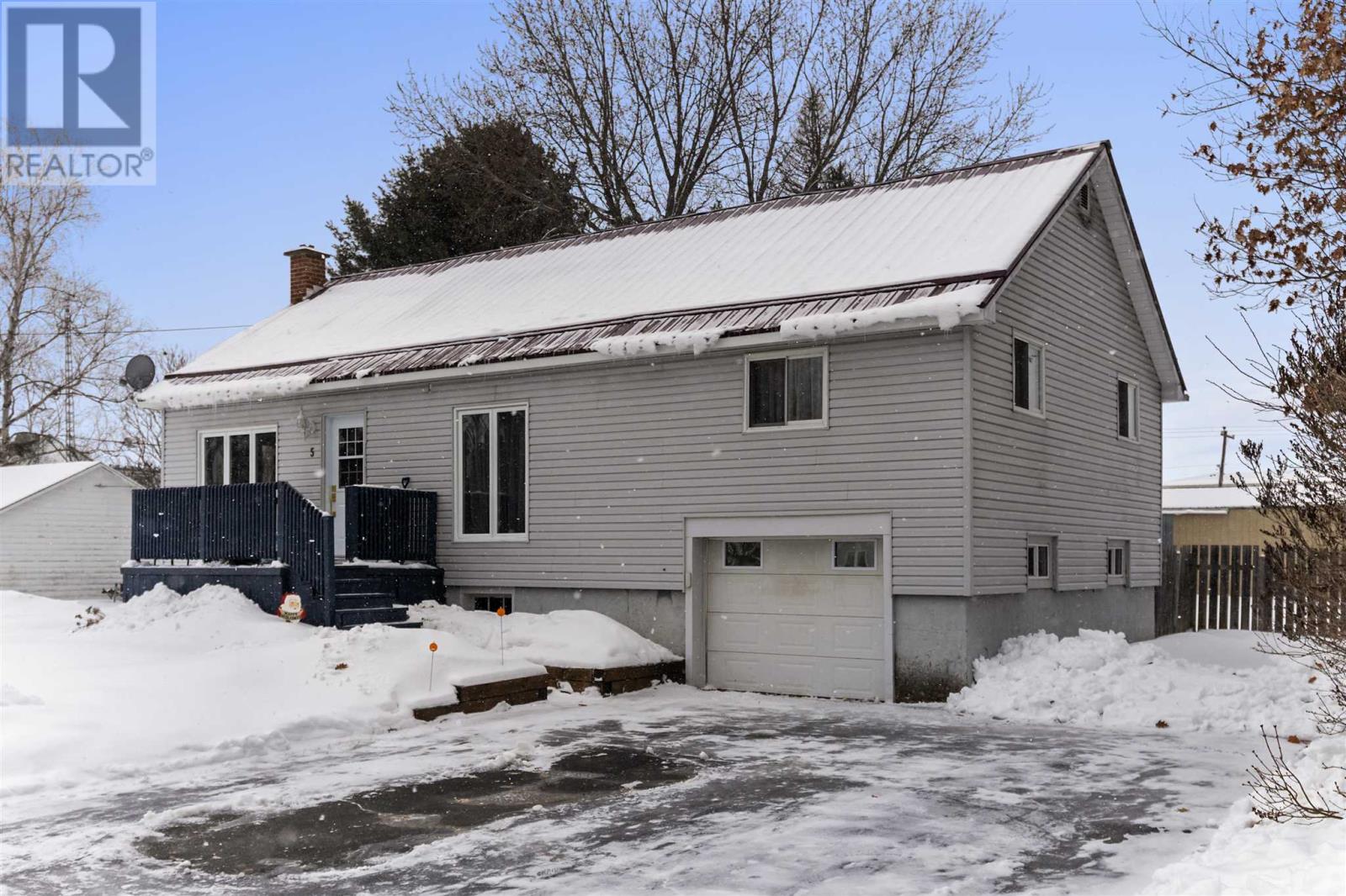 5 Forest ST, Iron Bridge, Ontario