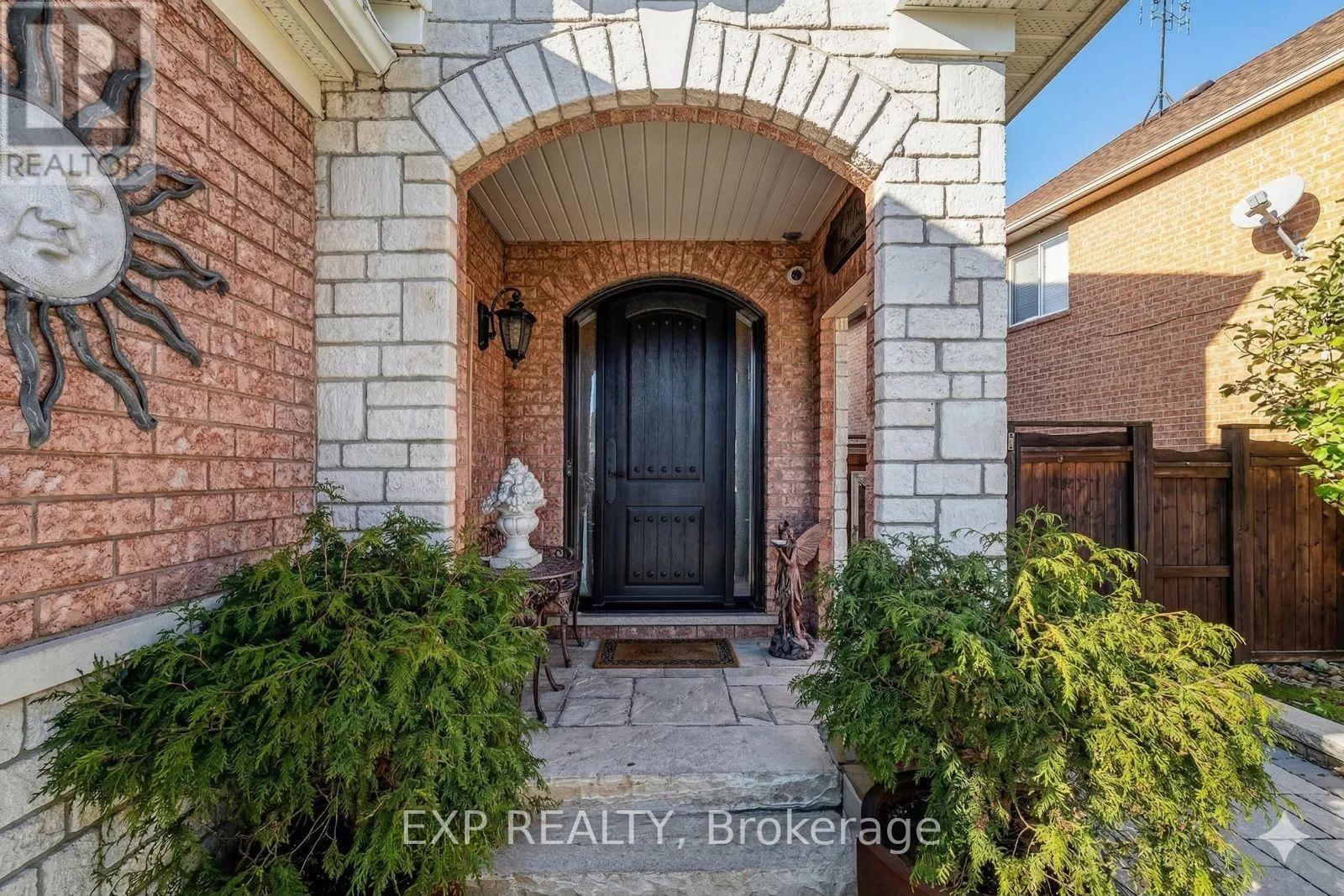 166 Worthington Avenue, Richmond Hill, Ontario  L4E 4N7 - Photo 3 - N12758388