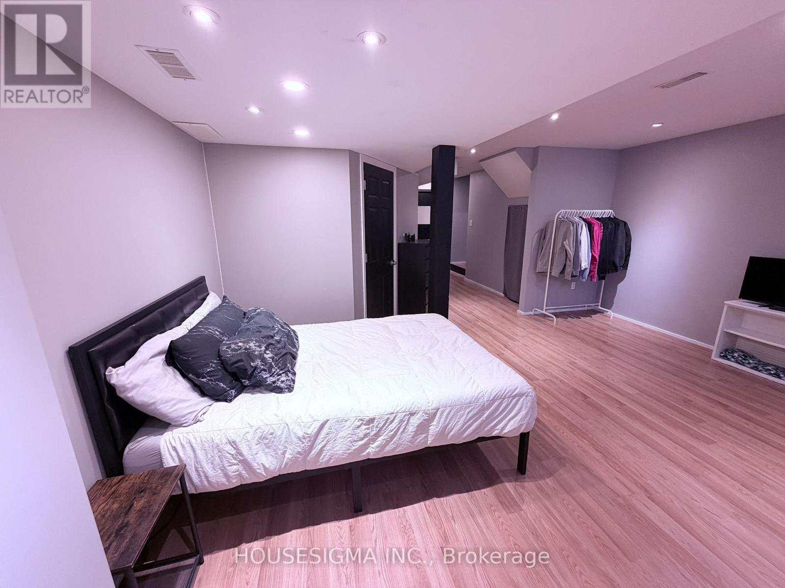 58 Lookout Street, Essa, Ontario  L0M 1B4 - Photo 22 - N12927740