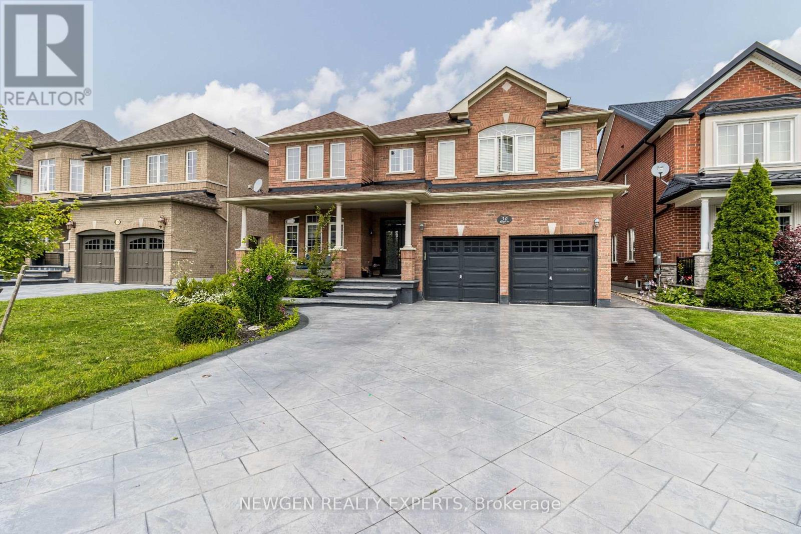 30 RAMPART DRIVE, Brampton, Ontario