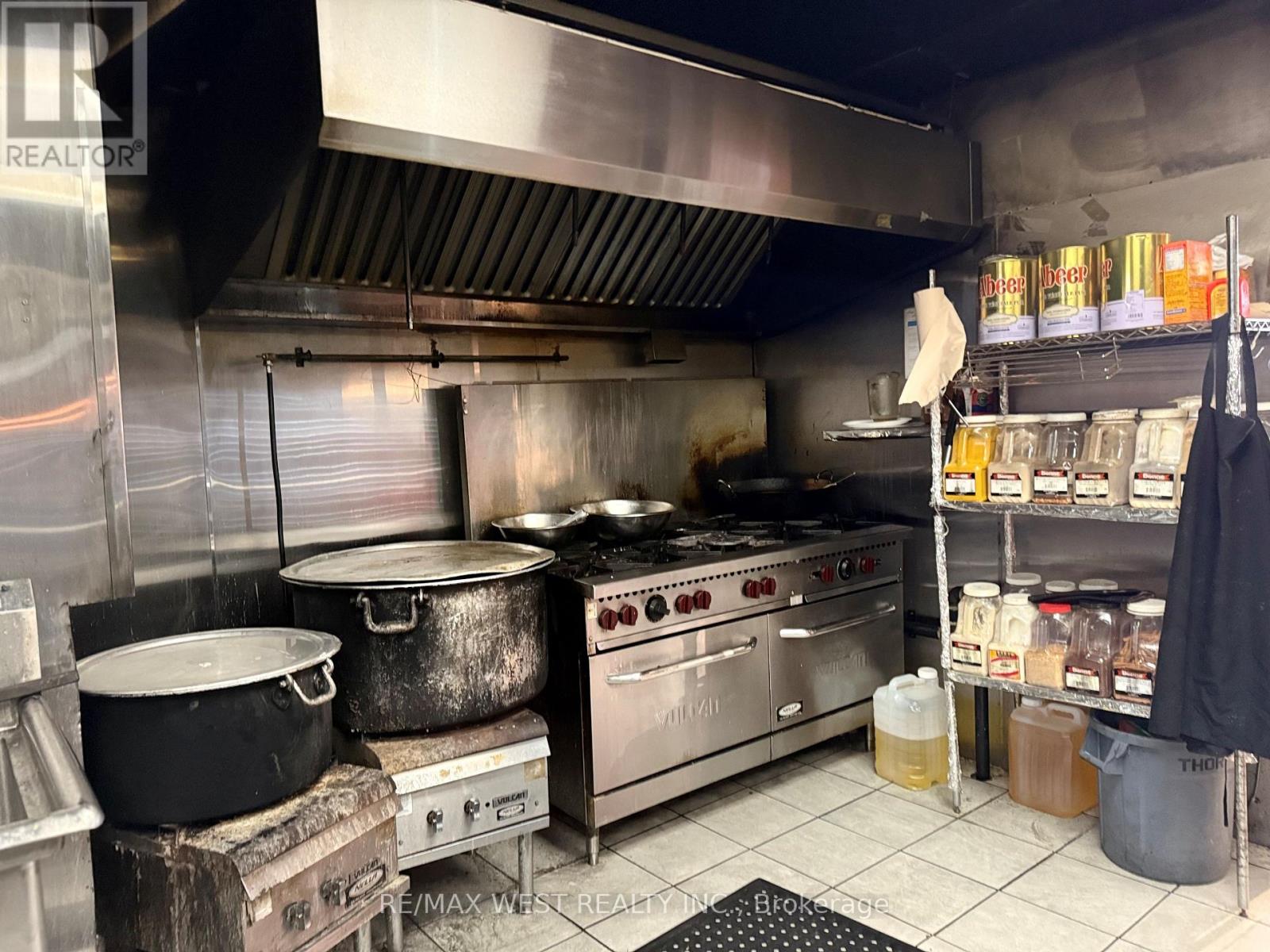 9108 Yonge Street, Richmond Hill, Ontario  L4C 6Z9 - Photo 14 - N12492798