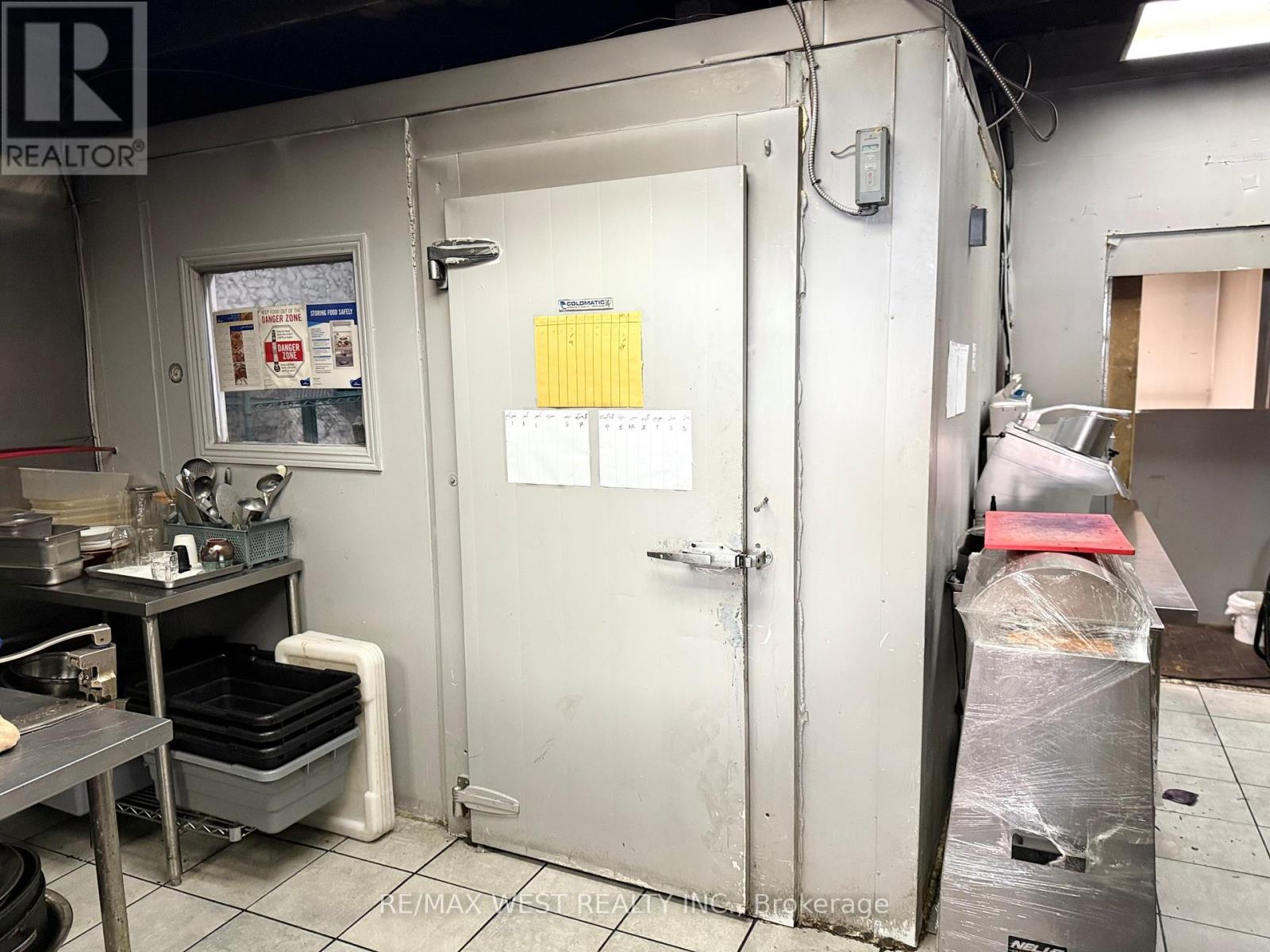 9108 Yonge Street, Richmond Hill, Ontario  L4C 6Z9 - Photo 18 - N12492798