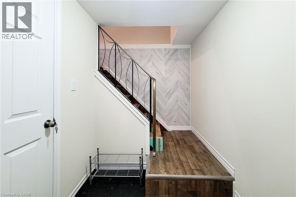 11 Collegiate Avenue, Stoney Creek, Ontario  L8G 3K9 - Photo 26 - 40818113