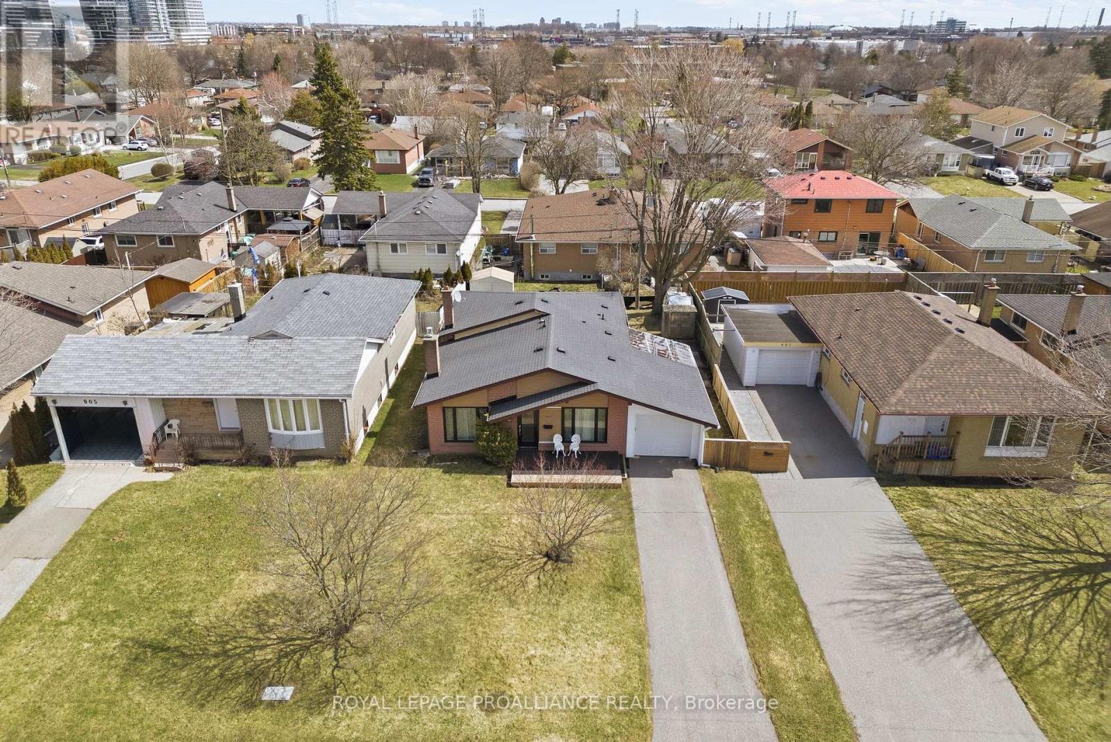 903 Naroch Boulevard, Pickering, Ontario L1W 1T1 - Photo 3 - E12973414