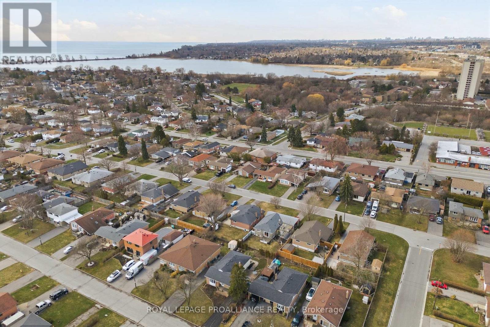 903 Naroch Boulevard, Pickering, Ontario L1W 1T1 - Photo 4 - E12973414